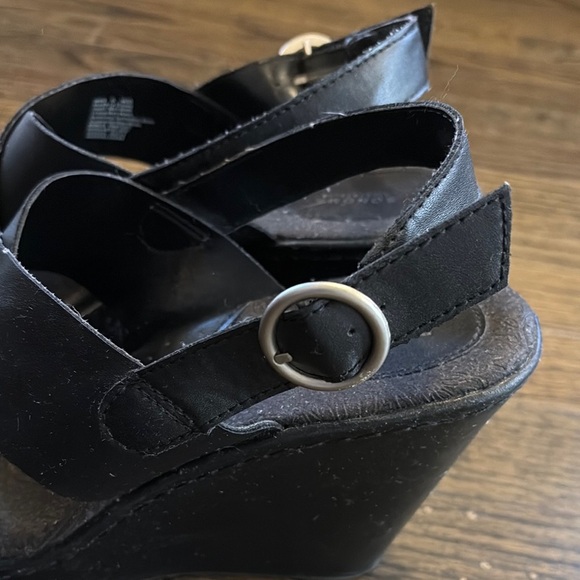 Black Wedge Sandals- Size 9 - Picture 5 of 5
